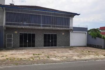 REF. 047 - Sobrado com Ponto Comercial